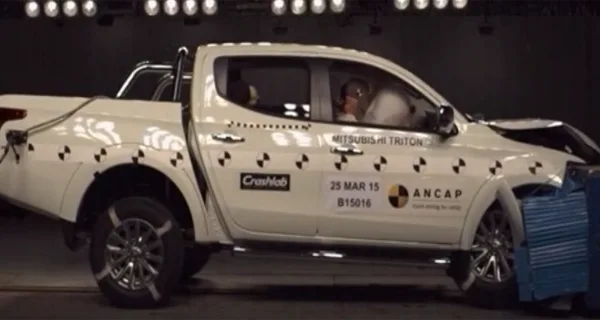 MITSUBISHI TRITON (HV)