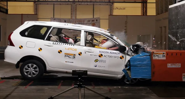 TOYOTA AVANZA