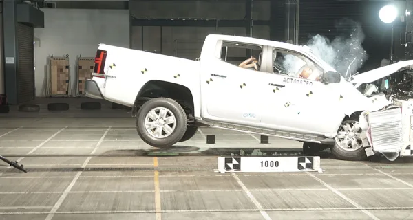 MITSUBISHI TRITON (2023)