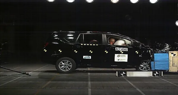 TOYOTA INNOVA (2020)
