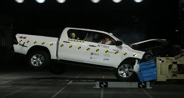 TOYOTA HILUX (2020)