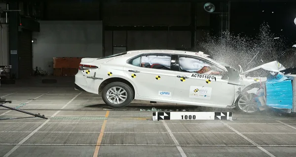 TOYOTA CAMRY