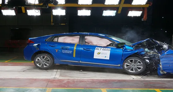 HYUNDAI IONIQ HYBRID