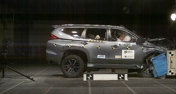 MITSUBISHI PAJERO SPORT (2016)
